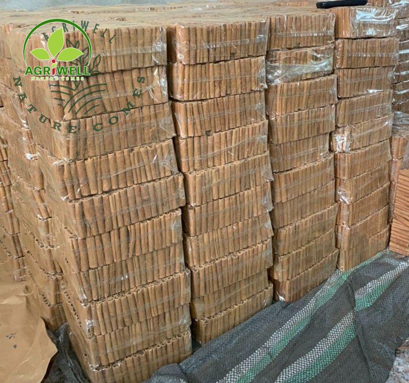Vietnam Cinnamon Stick / Cigar Cinnamon Vietnam Cinnamon Stick / Cigar Cinnamon